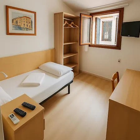 Hotel Modena Old Town