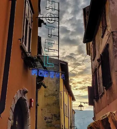 מלון Modena Old Town 2*