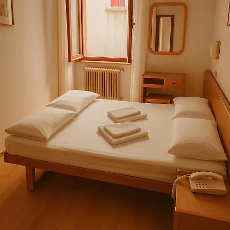 Otel Modena Old Town Malcesine