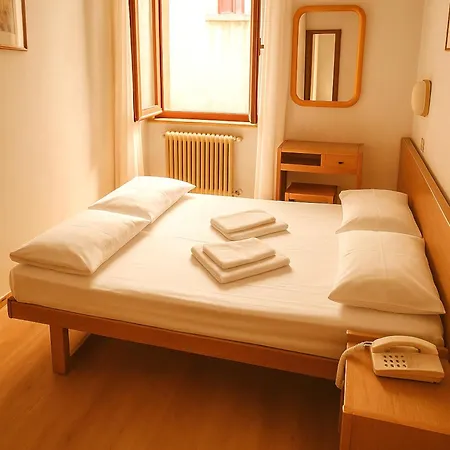 Otel Modena Old Town