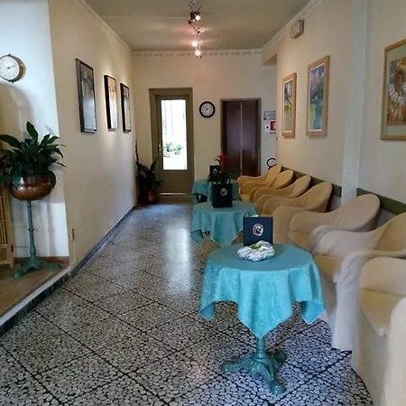 Modena Hotel 2*