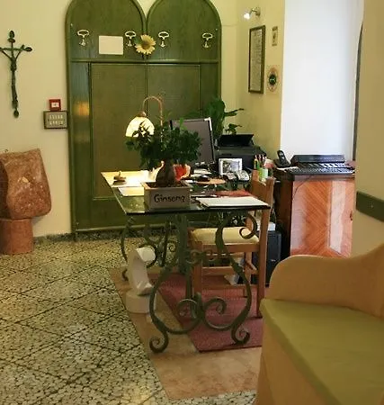 Modena Hotel 2*