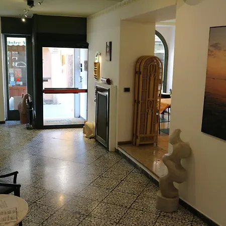Modena Old Town מלון מאלצ'סינה