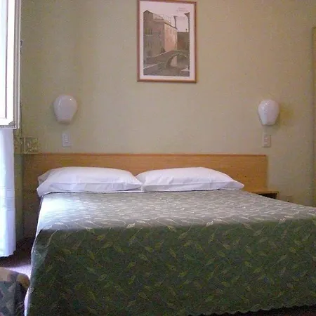 Modena Old Town מלון