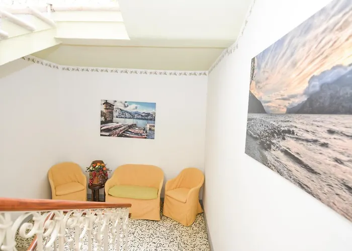 Hotel Modena Old Town 2*