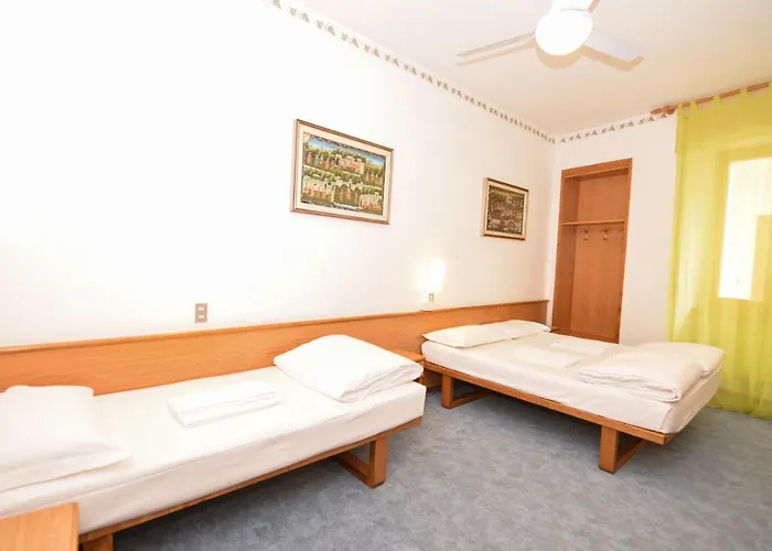 Modena Old Town Отель Мальчезине