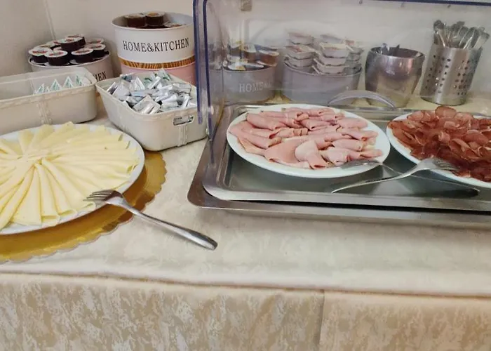 Modena Old Town Отель