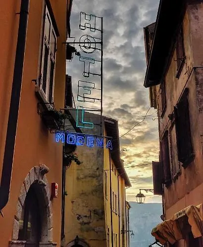 Отель Modena Old Town 2*