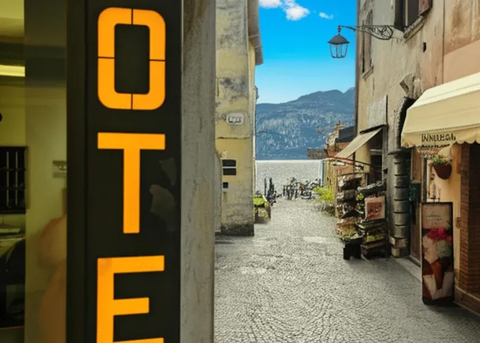 Отель Modena Old Town Мальчезине