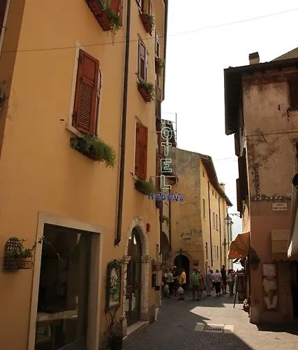 Отель Modena Old Town