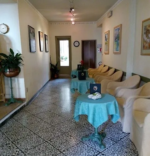 Modena Old Town Отель 2*