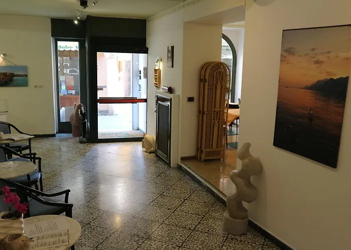 Modena Old Town Отель Мальчезине