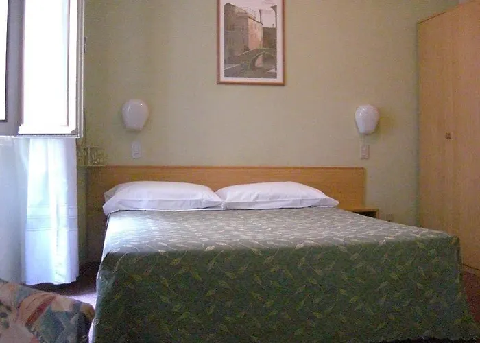 Modena Old Town Отель